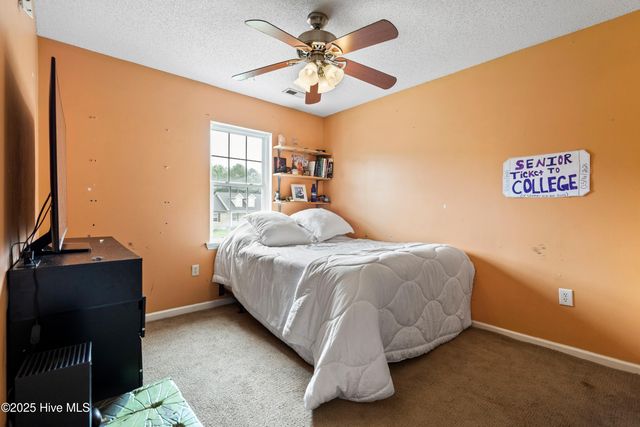 153 Lawndale Lane, Sneads Ferry, NC 28460