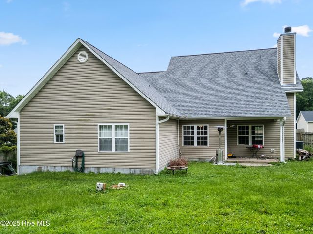 153 Lawndale Lane, Sneads Ferry, NC 28460