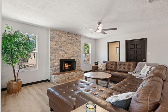 5809 Warren Lane Lane SW, Albuquerque, NM 87105