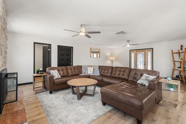 5809 Warren Lane Lane SW, Albuquerque, NM 87105