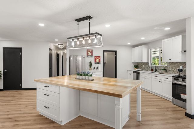 5809 Warren Lane Lane SW, Albuquerque, NM 87105