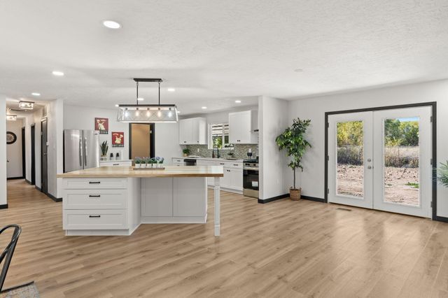 5809 Warren Lane Lane SW, Albuquerque, NM 87105