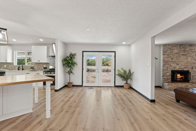 5809 Warren Lane Lane SW, Albuquerque, NM 87105