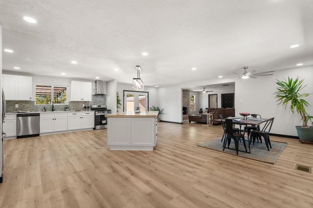 5809 Warren Lane Lane SW, Albuquerque, NM 87105