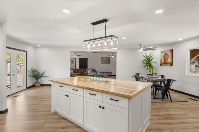 5809 Warren Lane Lane SW, Albuquerque, NM 87105