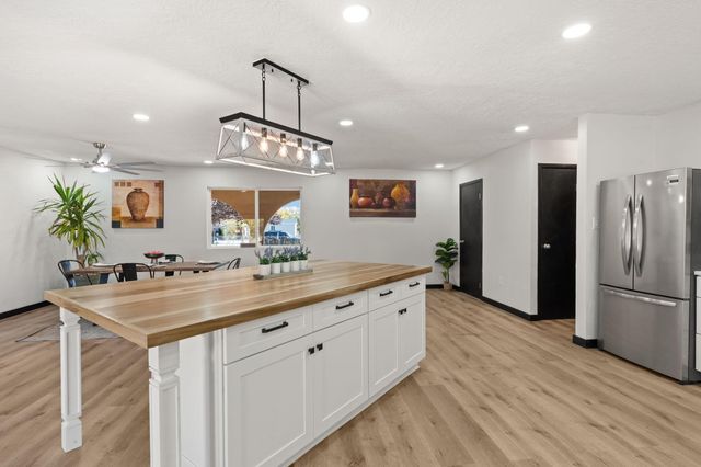 5809 Warren Lane Lane SW, Albuquerque, NM 87105