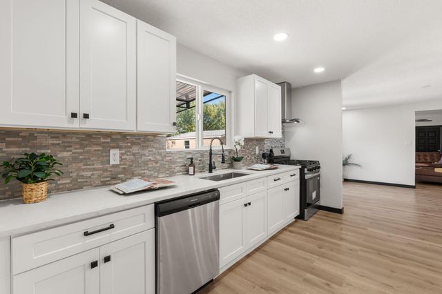 5809 Warren Lane Lane SW, Albuquerque, NM 87105