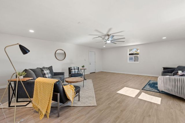 5809 Warren Lane Lane SW, Albuquerque, NM 87105