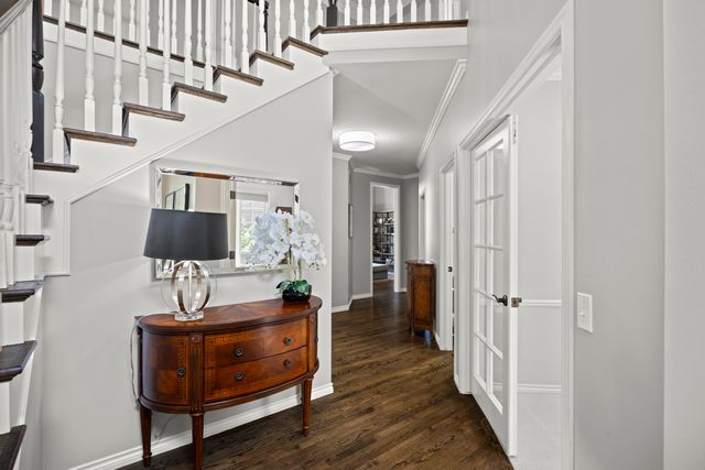 2910 N Addison Circle N, Rochester, MI 48306