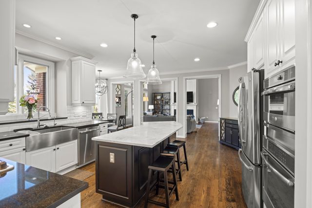 2910 N Addison Circle N, Rochester, MI 48306