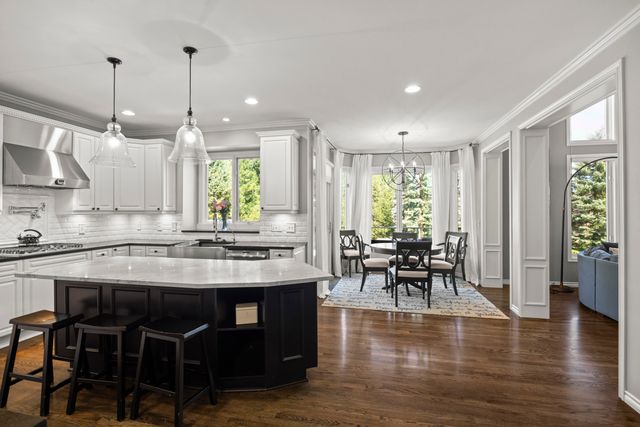 2910 N Addison Circle N, Rochester, MI 48306
