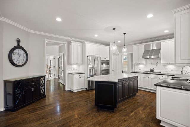 2910 N Addison Circle N, Rochester, MI 48306