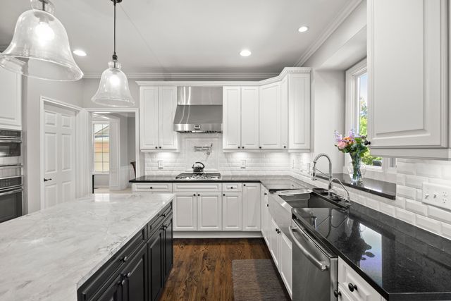 2910 N Addison Circle N, Rochester, MI 48306