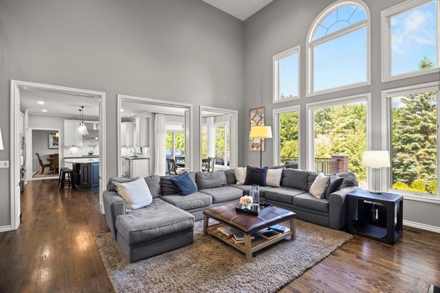 2910 N Addison Circle N, Rochester, MI 48306
