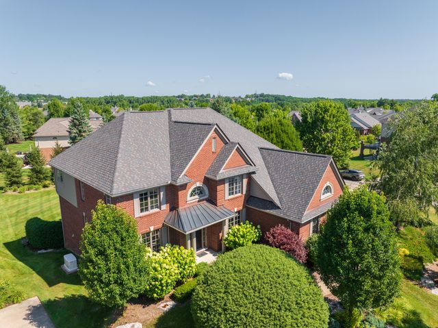 2910 N Addison Circle N, Rochester, MI 48306