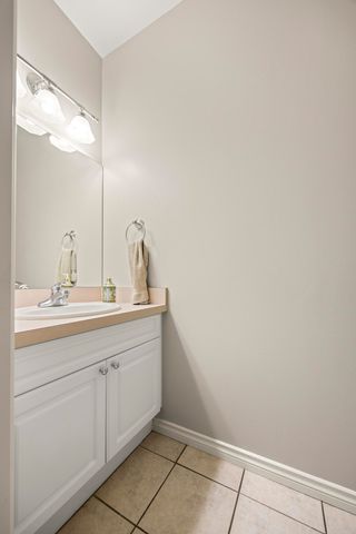 2910 N Addison Circle N, Rochester, MI 48306