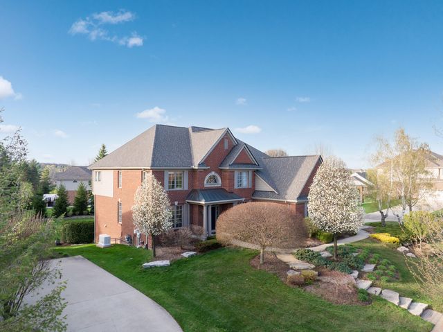 2910 N Addison Circle N, Rochester, MI 48306