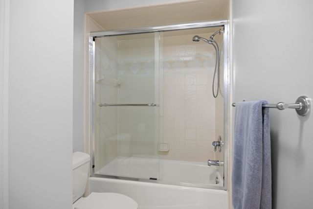 2910 N Addison Circle N, Rochester, MI 48306