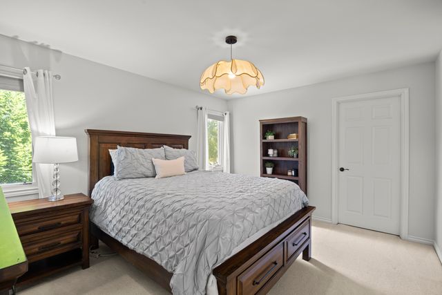2910 N Addison Circle N, Rochester, MI 48306