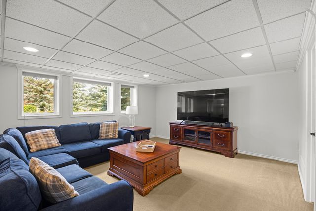 2910 N Addison Circle N, Rochester, MI 48306