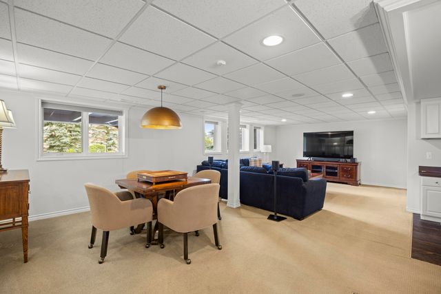 2910 N Addison Circle N, Rochester, MI 48306