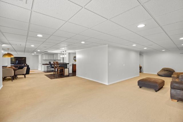 2910 N Addison Circle N, Rochester, MI 48306
