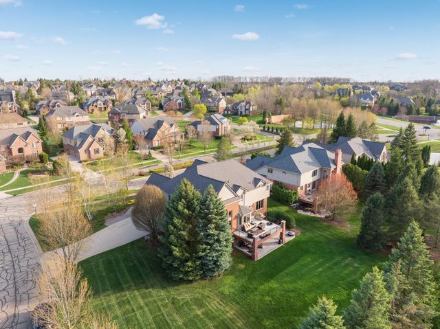 2910 N Addison Circle N, Rochester, MI 48306