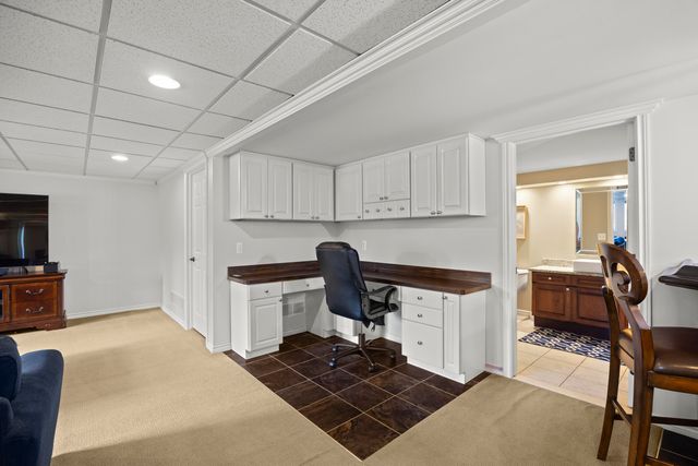 2910 N Addison Circle N, Rochester, MI 48306