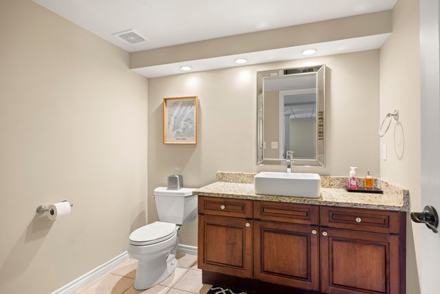 2910 N Addison Circle N, Rochester, MI 48306