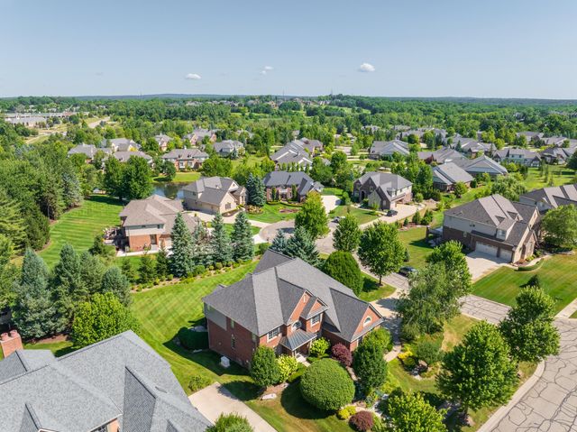 2910 N Addison Circle N, Rochester, MI 48306