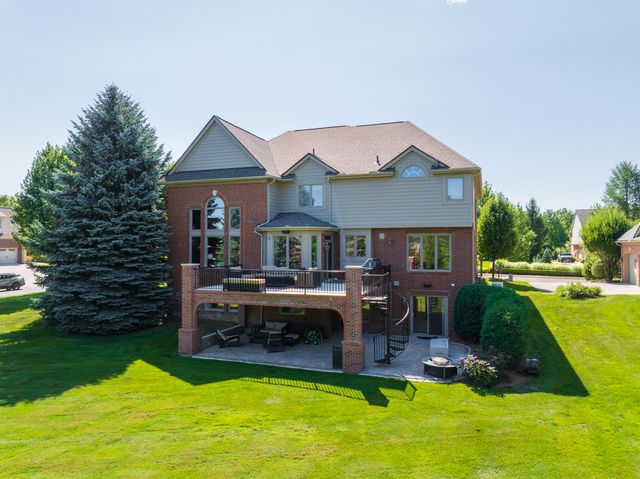 2910 N Addison Circle N, Rochester, MI 48306