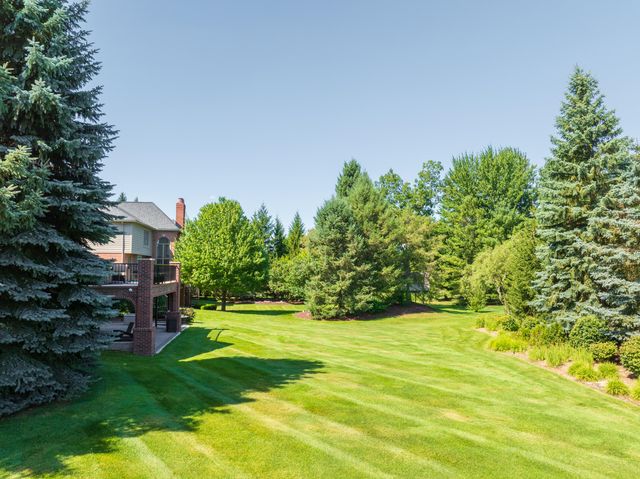 2910 N Addison Circle N, Rochester, MI 48306