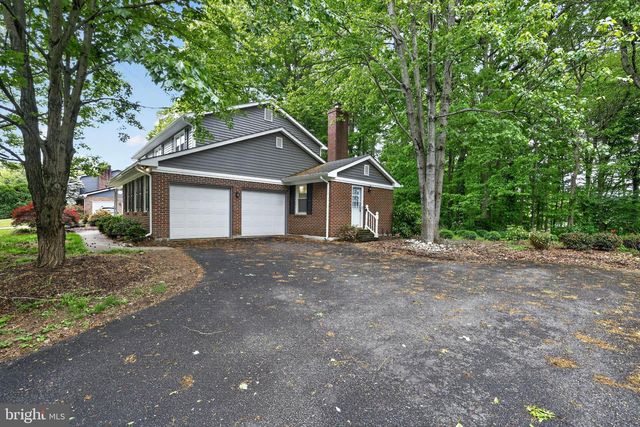 6 DONNA DR, Bear, DE 19701