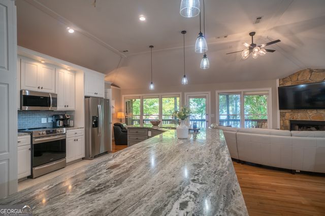 313 Omega Way, Hiawassee, GA 30546