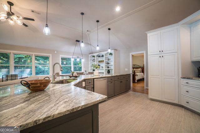 313 Omega Way, Hiawassee, GA 30546