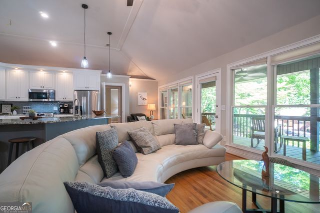313 Omega Way, Hiawassee, GA 30546