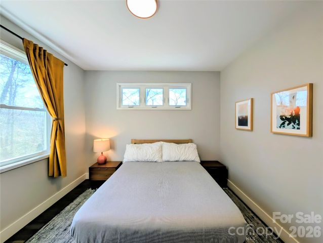 206 Flathouse Drive, Asheville, NC 28804
