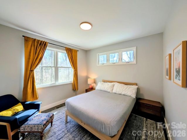 206 Flathouse Drive, Asheville, NC 28804