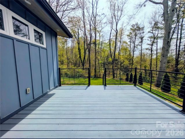 206 Flathouse Drive, Asheville, NC 28804