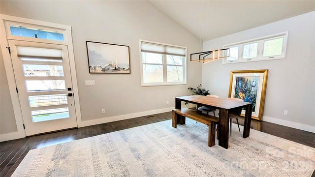 206 Flathouse Drive, Asheville, NC 28804