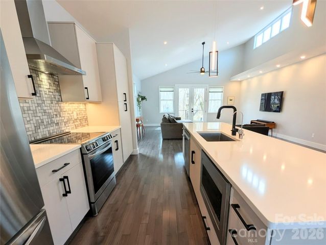 206 Flathouse Drive, Asheville, NC 28804