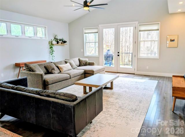 206 Flathouse Drive, Asheville, NC 28804