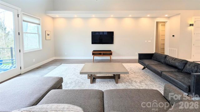 206 Flathouse Drive, Asheville, NC 28804
