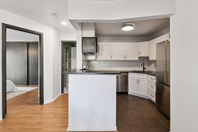 2030 Ridge Drive 31, Saint Louis Park, MN 55416