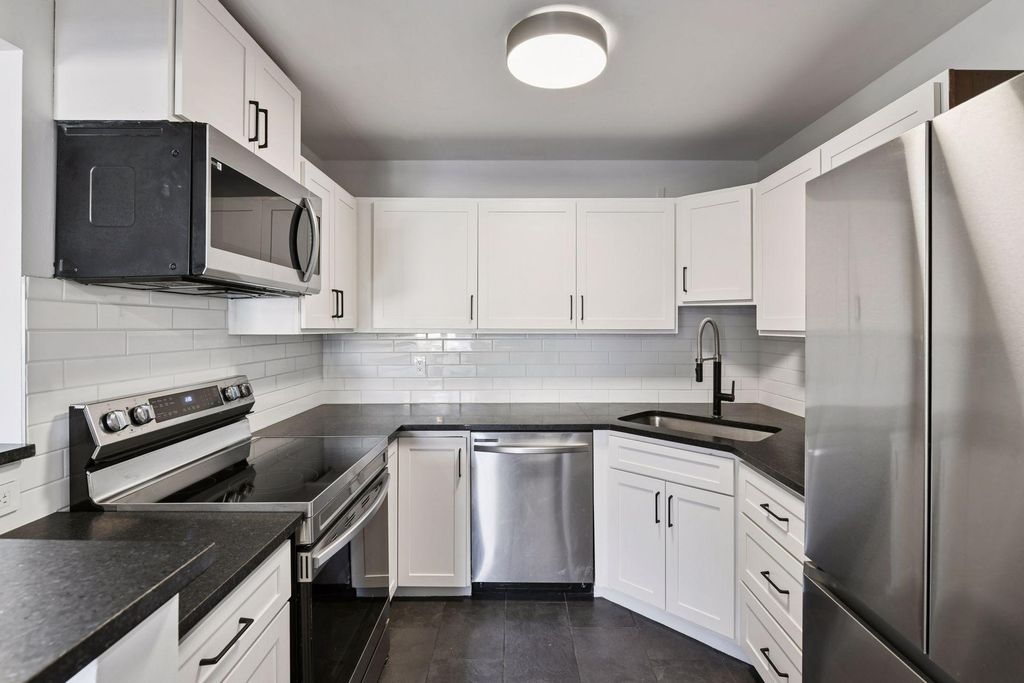 2030 Ridge Drive 31, Saint Louis Park, MN 55416