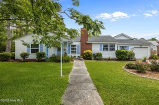 208 Fairview Drive, Beaufort, NC 28516