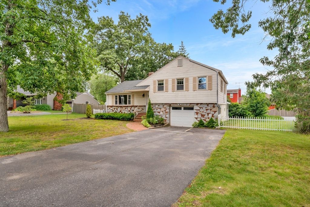 395 Massachusetts Ave, North Andover, MA 01845