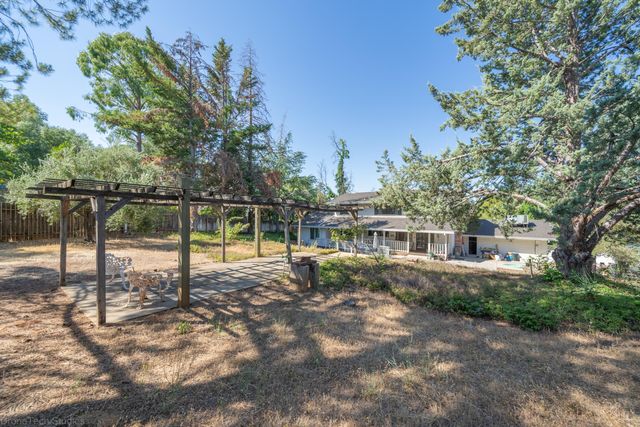 16160 Plateau Circle, Redding, CA 96001