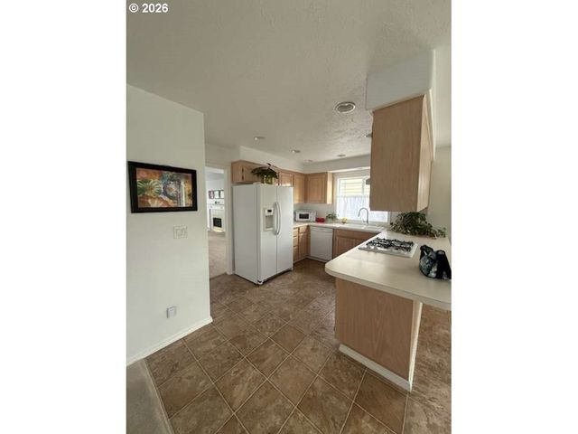 2956 BRIDGEPORT Ave Se, Salem, OR 97306