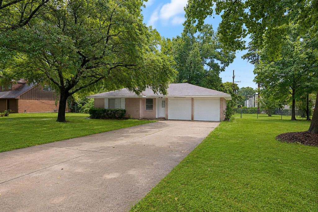 503 Northwood Drive, Conroe, TX 77303